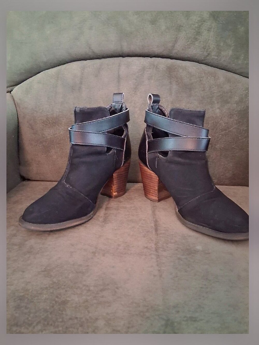 Mossimo black ankle booties